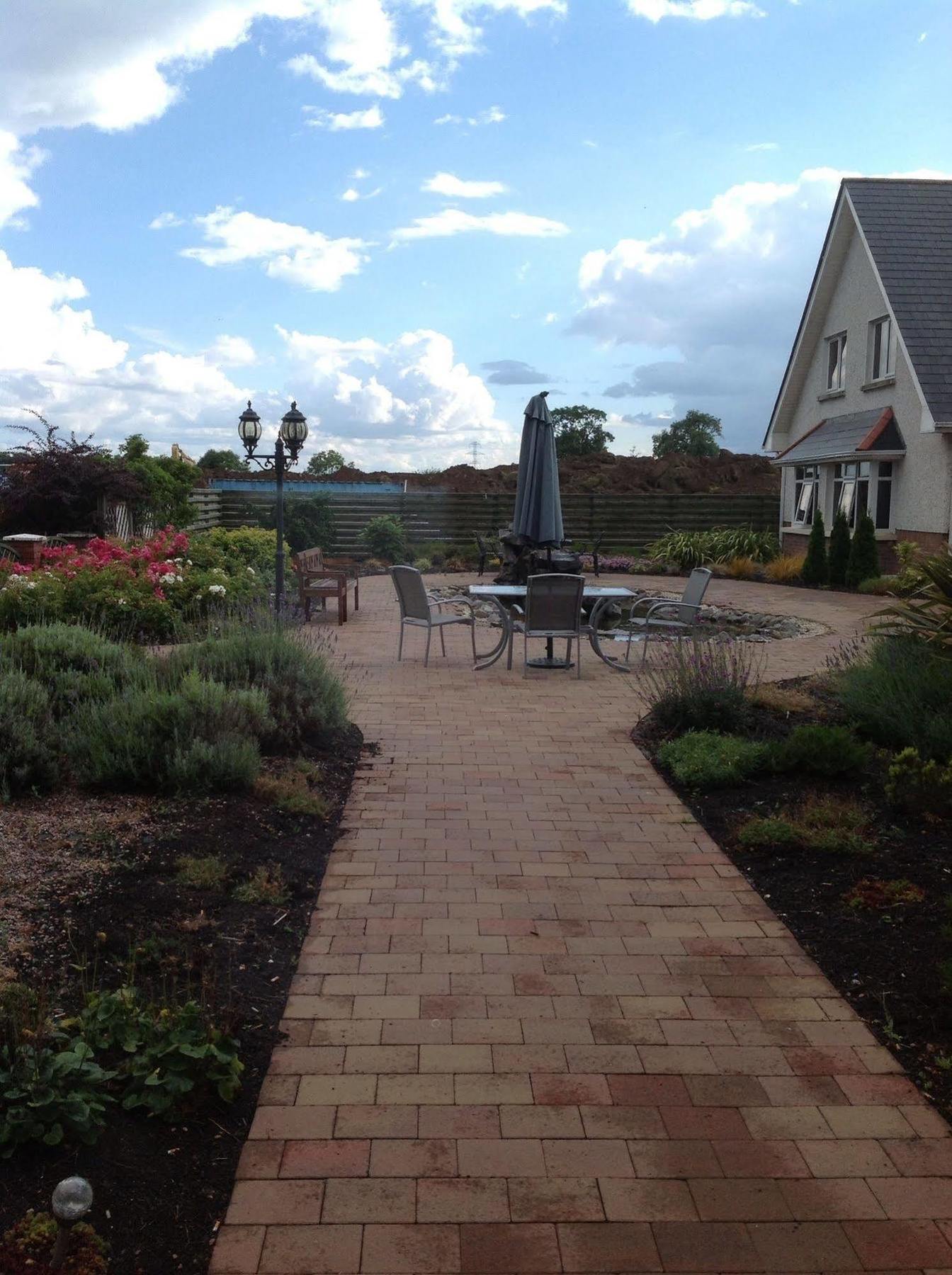 Airport View Hotel And Secret Spa Lusk Exterior foto